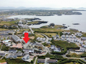 Pass the Keys Beautiful 3 bedroom apartment with Pool Access